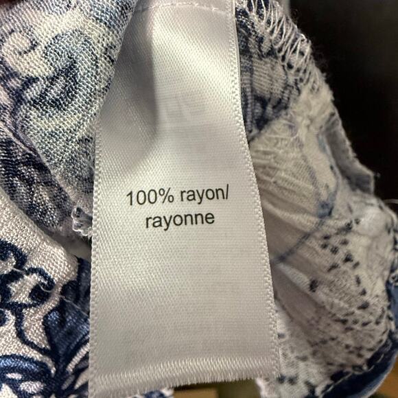 Maurices Beautiful Sleeveless Top Size 4X in Blue and White - Picture 13 of 13